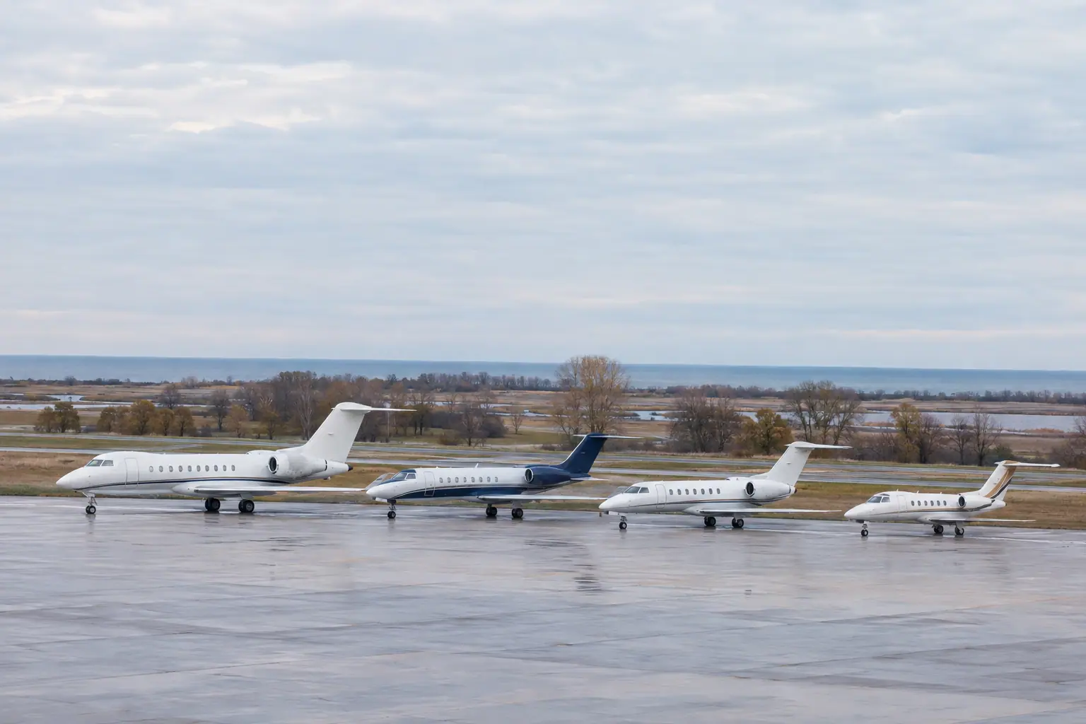 Business jets of different sizes on a ramp